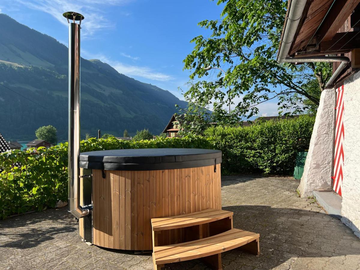 Romantic Private Superior Swiss Chalet With Hottub Lungern Exteriör bild