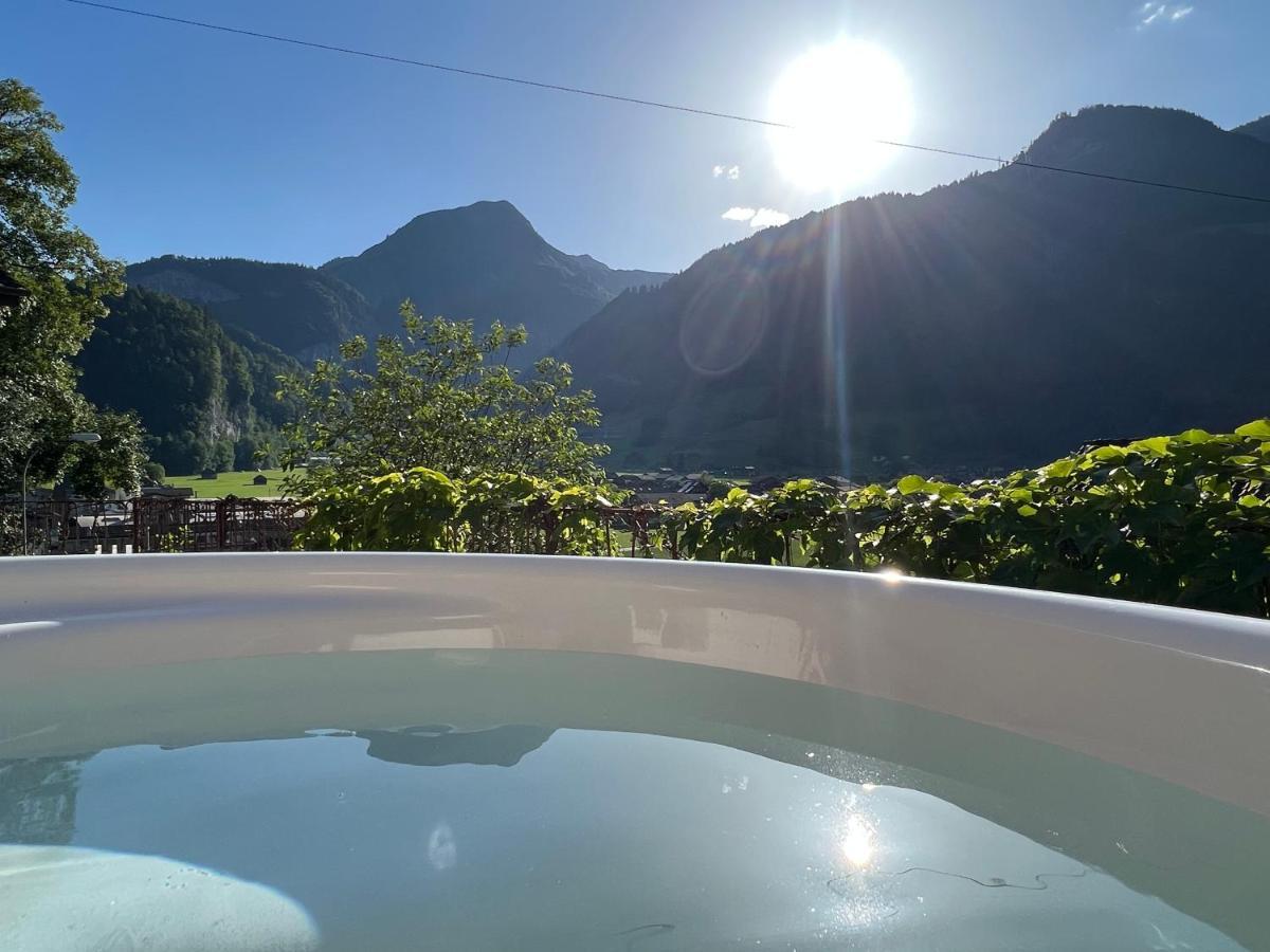 Romantic Private Superior Swiss Chalet With Hottub Lungern Exteriör bild